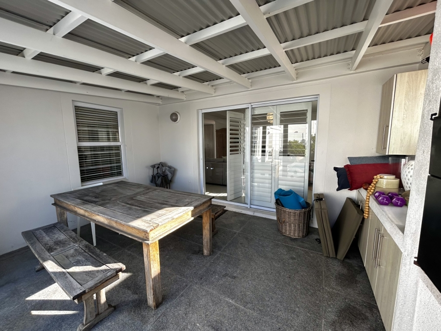 To Let 4 Bedroom Property for Rent in Sunningdale Western Cape
